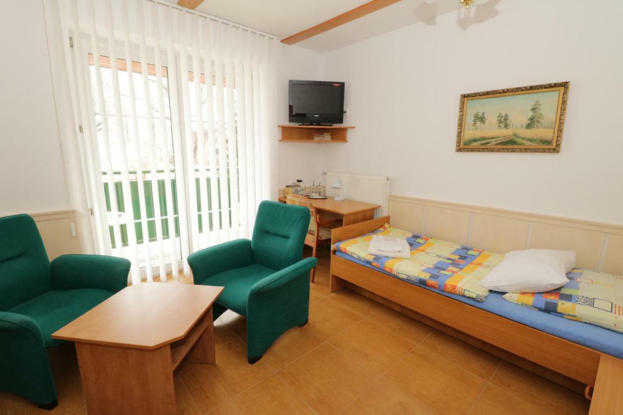 Penzion Hurka Hotel Dolni Libchavy Ngoại thất bức ảnh